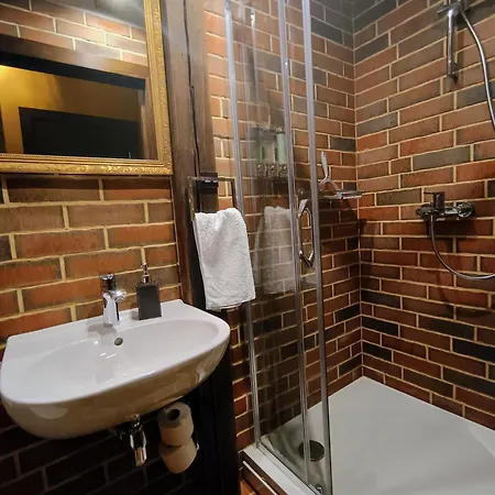Lägenhet Ernests' Unique Townhouse With Sauna, Hot Tub And Free Parking