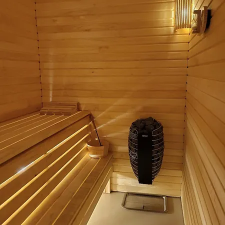 Ernests' Unique Townhouse With Sauna, Hot Tub And Free Parking Appartamento Riga