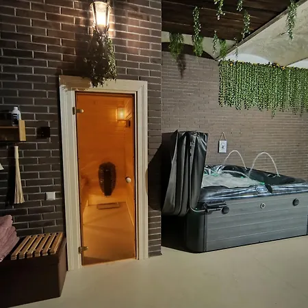 Lägenhet Ernests' Unique Townhouse With Sauna, Hot Tub And Free Parking Riga