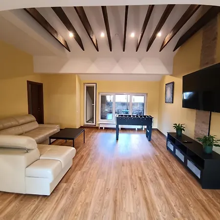 Ernests' Unique Townhouse With Sauna, Hot Tub And Free Parking Lägenhet