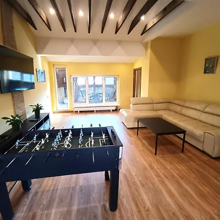 Lägenhet Ernests' Unique Townhouse With Sauna, Hot Tub And Free Parking *