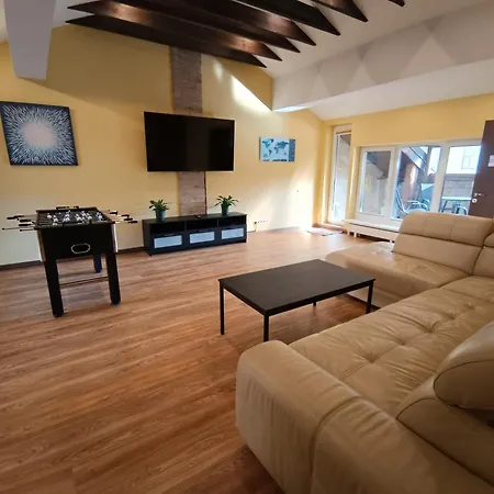 Ernests' Unique Townhouse With Sauna, Hot Tub And Free Parking *