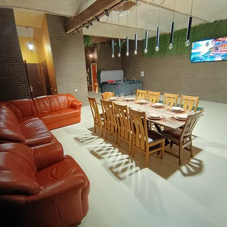 Апартаменти Ernests' Unique Townhouse With Sauna, Hot Tub And Free Parking Рига