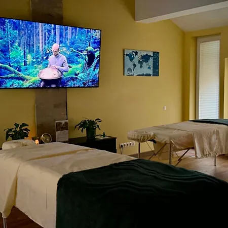 Ernests' Unique Townhouse With Sauna, Hot Tub And Free Parking *