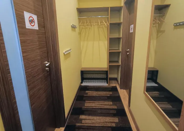 Dzīvoklis Ernests' Unique Townhouse With Sauna, Hot Tub And Free Parking Riga