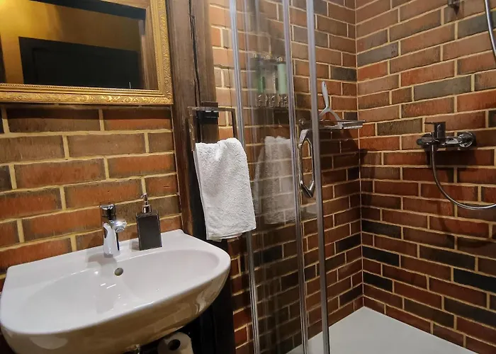 Dzīvoklis Ernests' Unique Townhouse With Sauna, Hot Tub And Free Parking