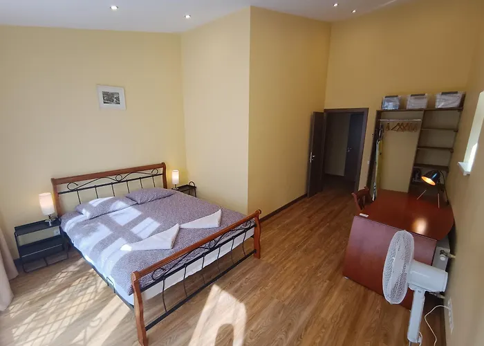 Dzīvoklis Ernests' Unique Townhouse With Sauna, Hot Tub And Free Parking