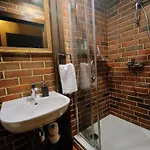Appartement Ernests' Unique Townhouse With Sauna, Hot Tub And Free Parking